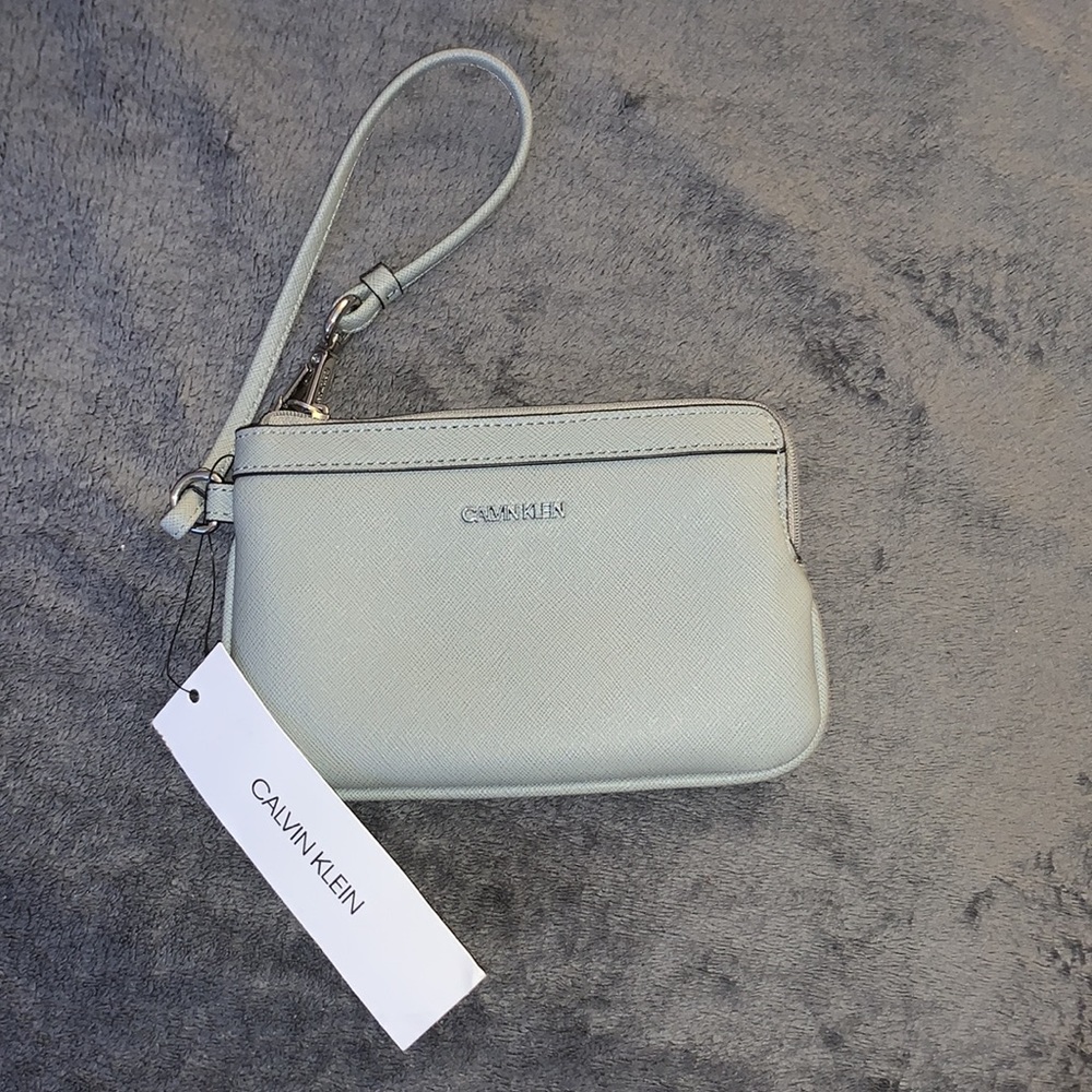 Calvin Klein - Picture 4 of 4